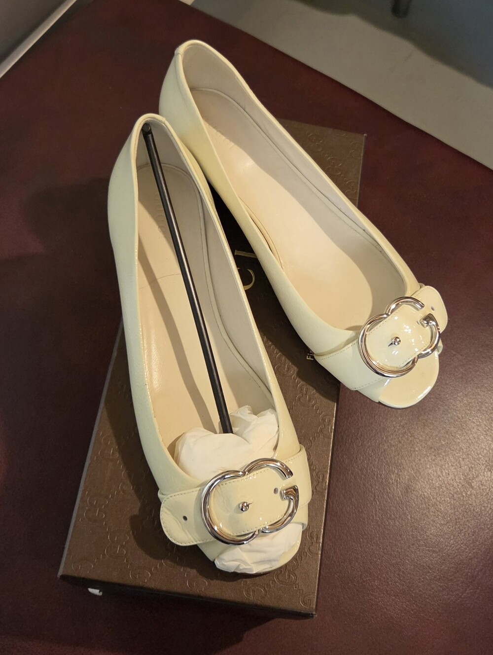 GUCCI Salandia Peep Toe Patent Leather Flat Shoes Mystic White Cream EU 38 Box